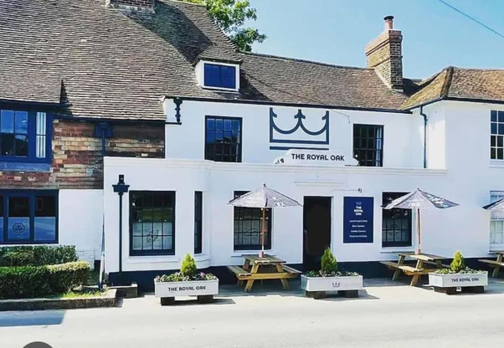 Beautiful Renovated Cottage In Mersham Ashford Kent エクステリア 写真